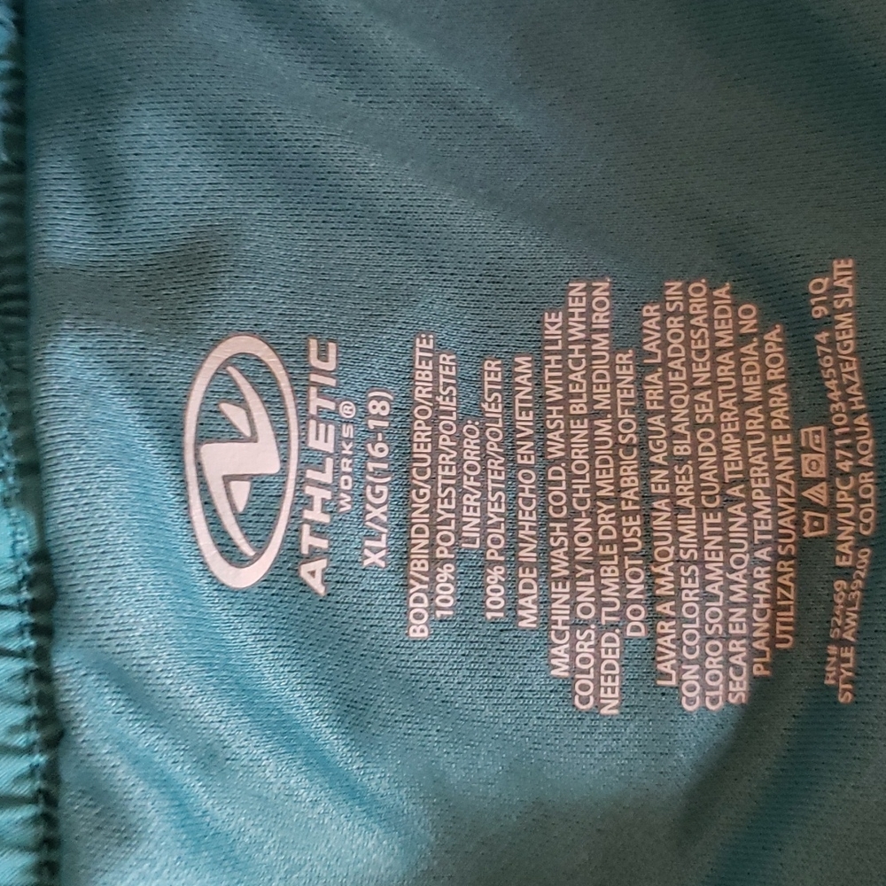Shorts - Picture 3 of 5